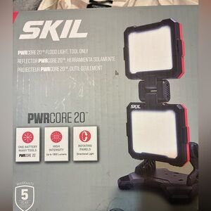 SKIL PWRCORE 20" Flood Light tool only rotating panels high intensity nib